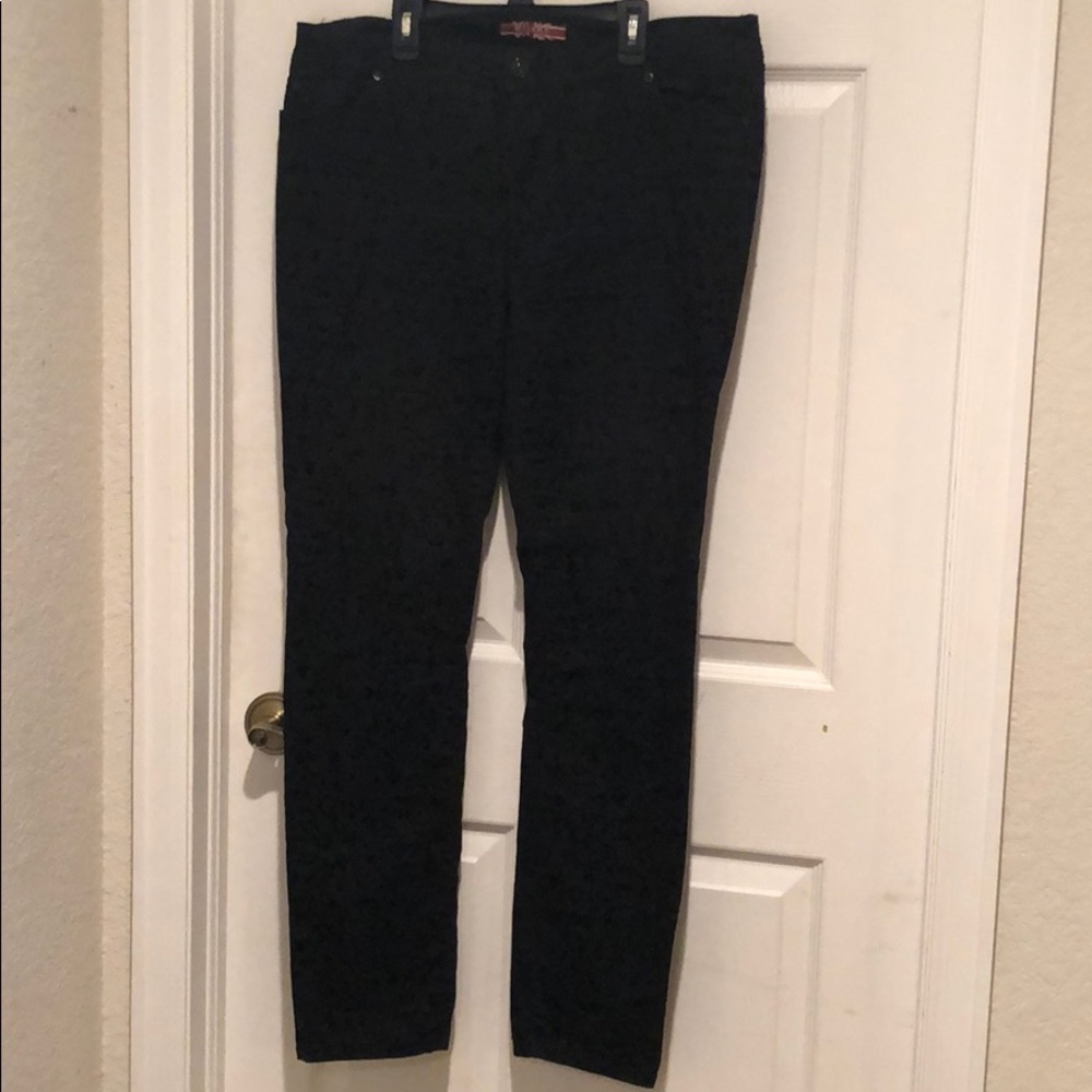 Black jeans with felt accents